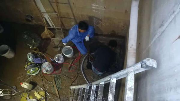 宜兴埠第三小学地下水池堵漏施工图片