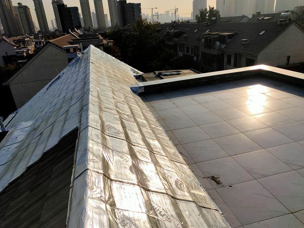 东方雨虹铝箔自粘卷材，揽星园施工现场